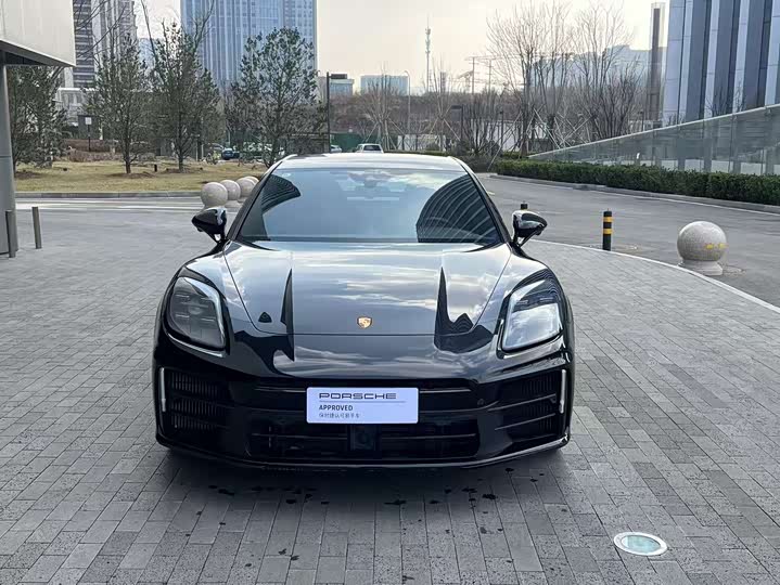 Фото 2 - Porsche Panamera