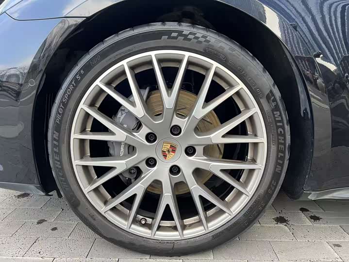 Фото 7 - Porsche Panamera