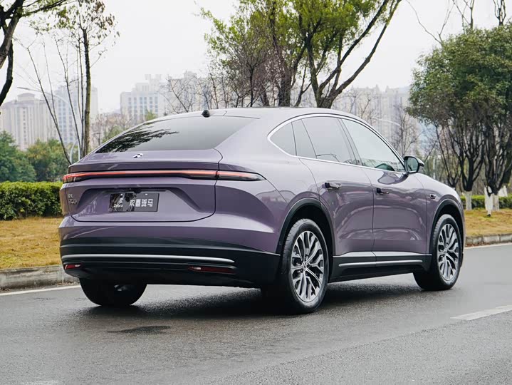 Фото 3 - Nio EC6