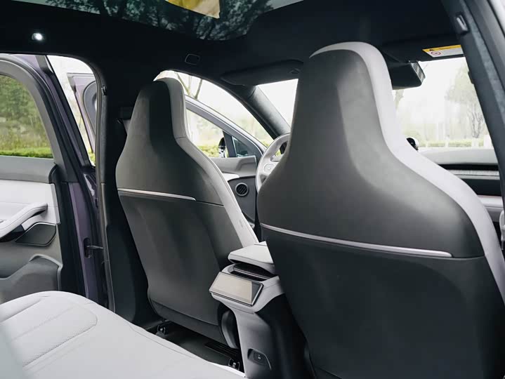 Фото 9 - Nio EC6