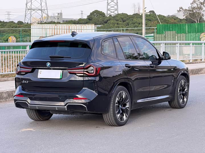 Фото 8 - BMW iX3