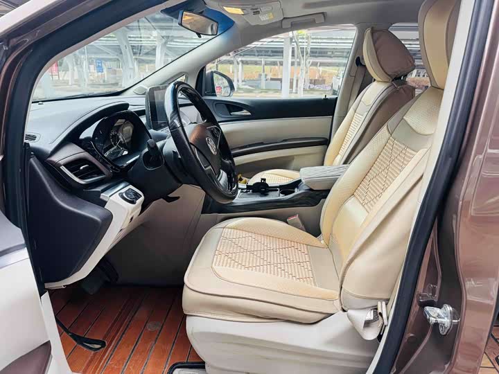 Фото 4 - Buick GL8 ES