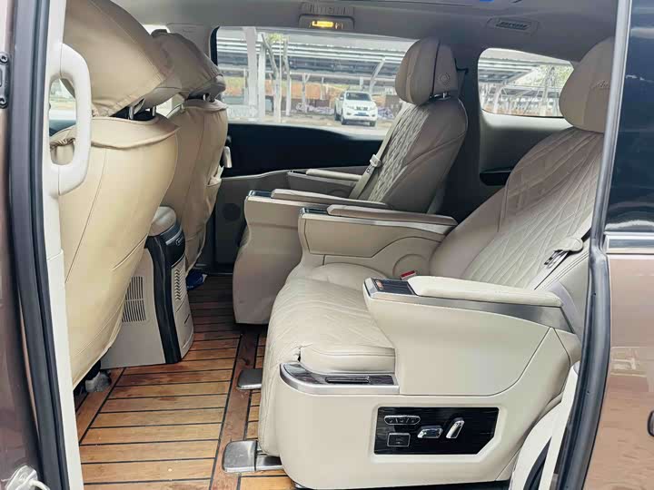 Фото 6 - Buick GL8 ES