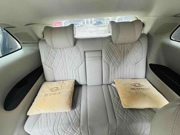 Фото 7 - Buick GL8 ES