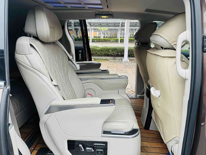 Фото 8 - Buick GL8 ES