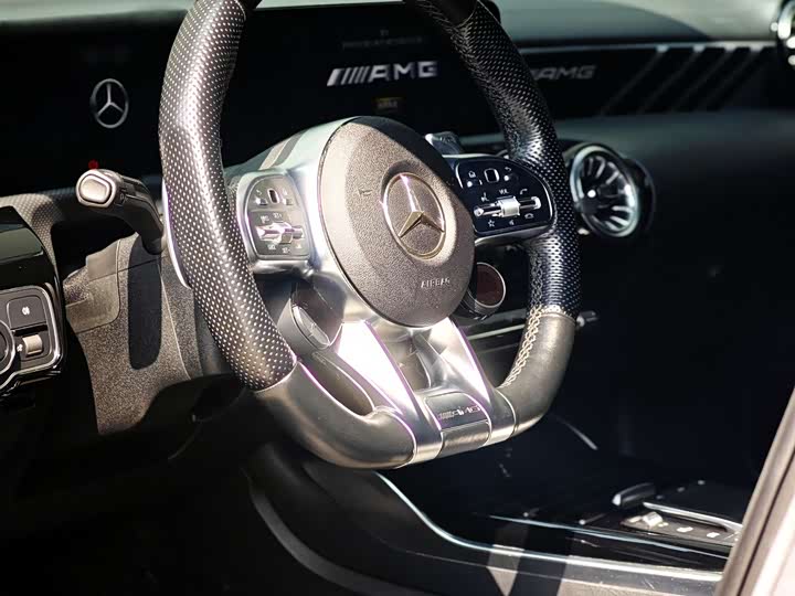 Фото 9 - Mercedes-Benz A-Class AMG