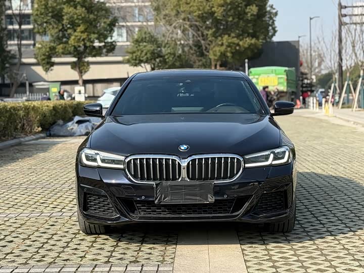 Photo 2 - BMW 5 Series