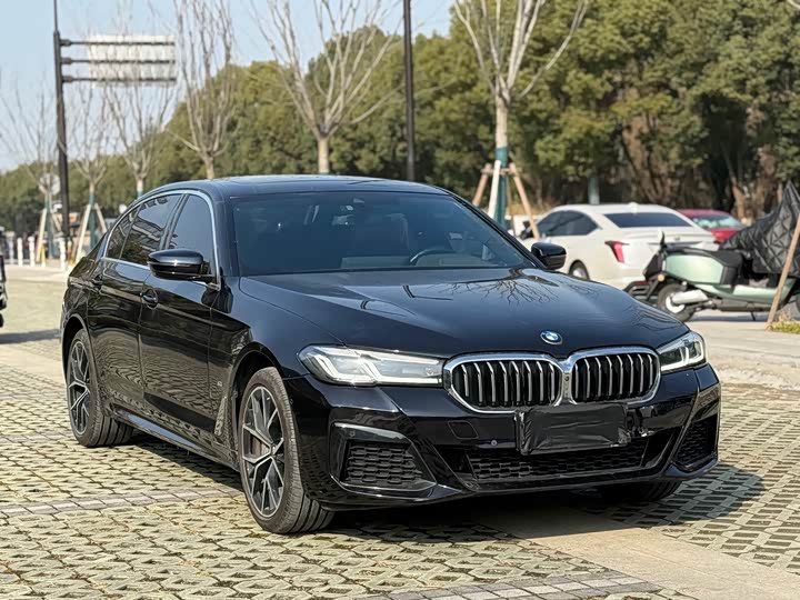 Photo 3 - BMW 5 Series