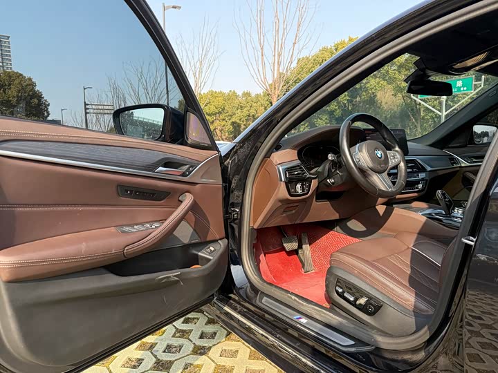 Photo 6 - BMW 5 Series