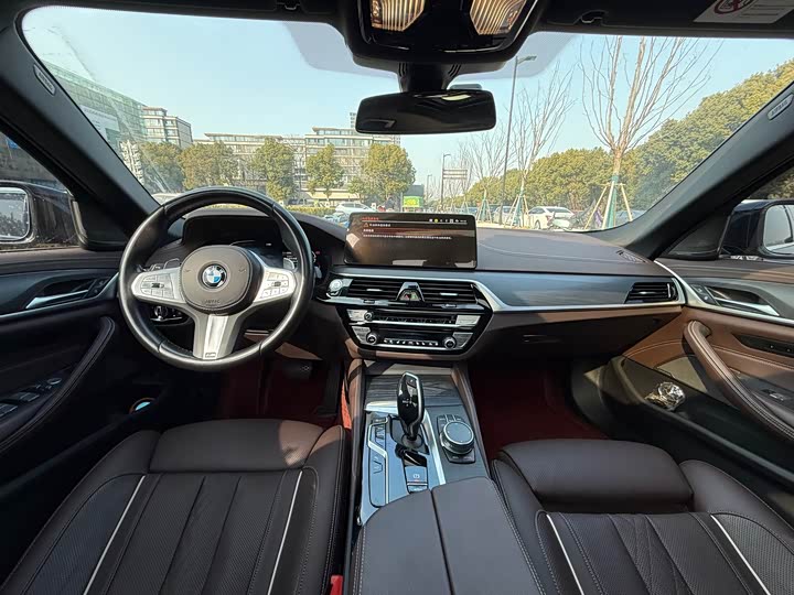 Photo 8 - BMW 5 Series