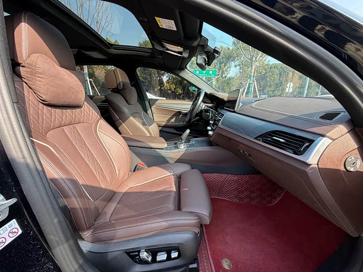 Photo 9 - BMW 5 Series