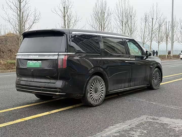 Фото 4 - Zeekr 009