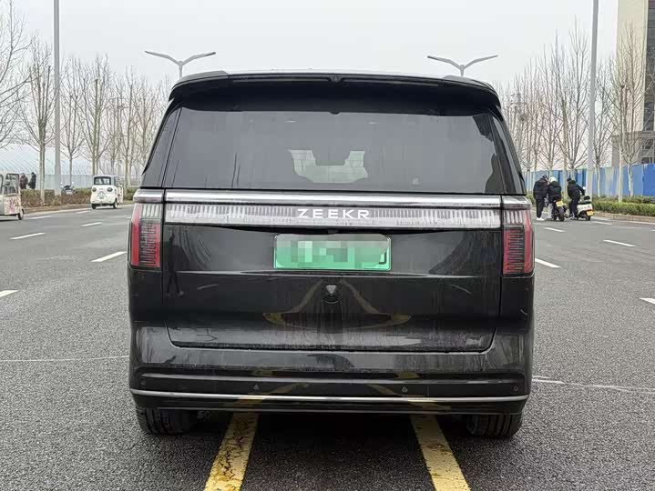 Фото 5 - Zeekr 009