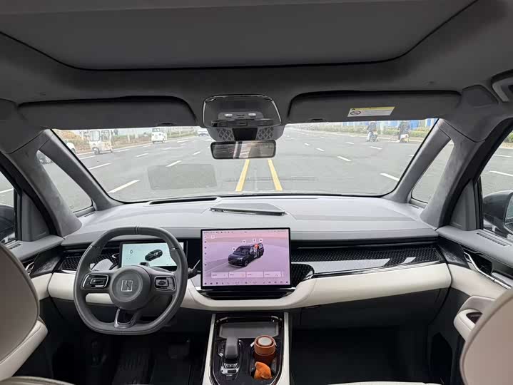 Фото 9 - Zeekr 009