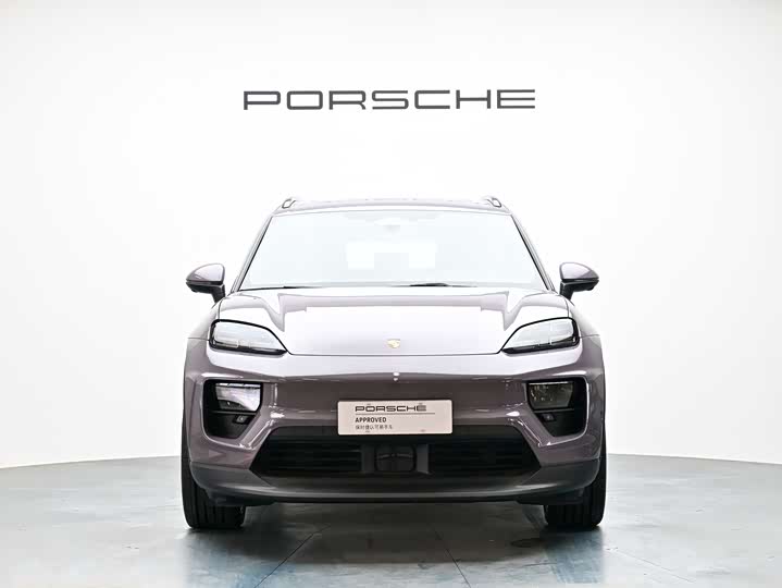 Фото 2 - Porsche Macan EV