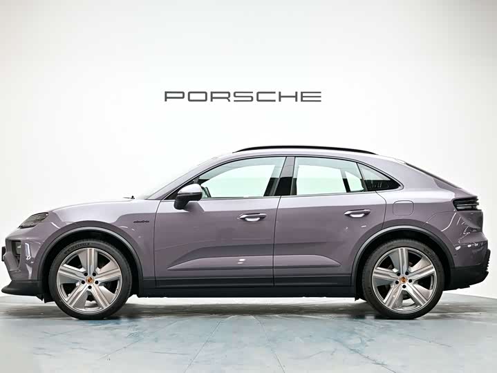 Фото 3 - Porsche Macan EV