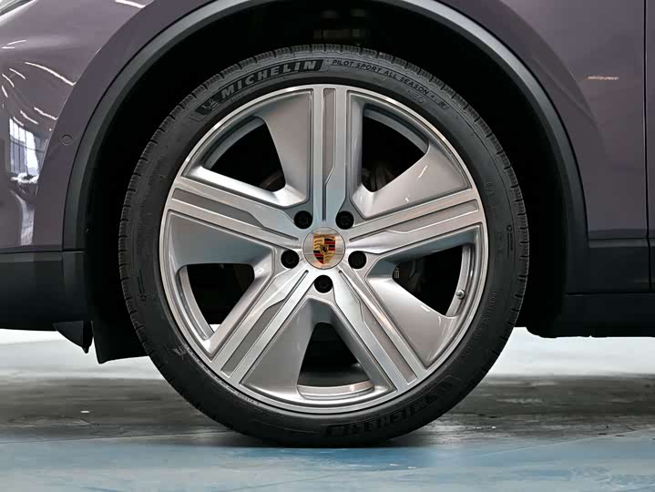 Фото 6 - Porsche Macan EV