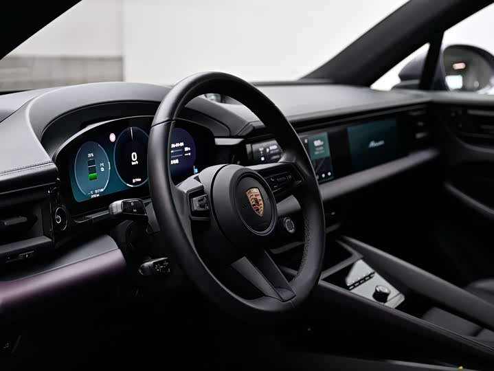 Фото 8 - Porsche Macan EV