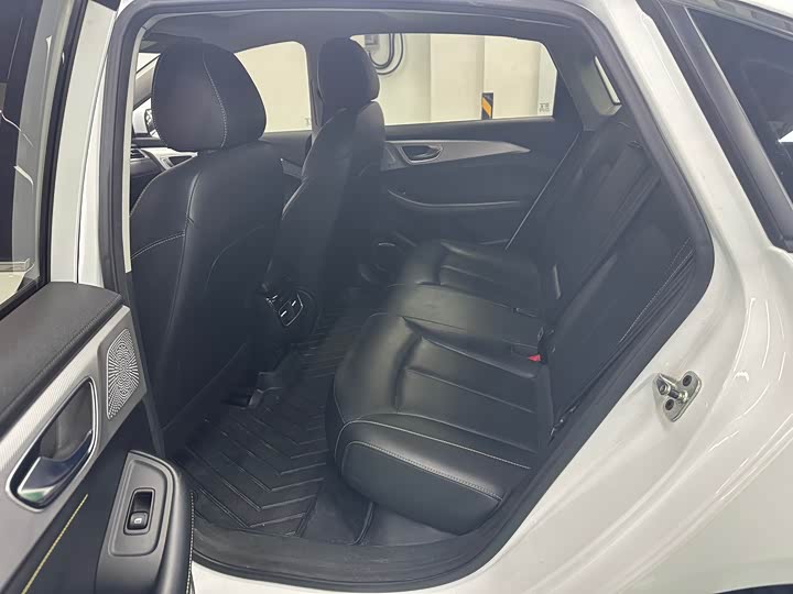 Фото 9 - Roewe i6 Max EV