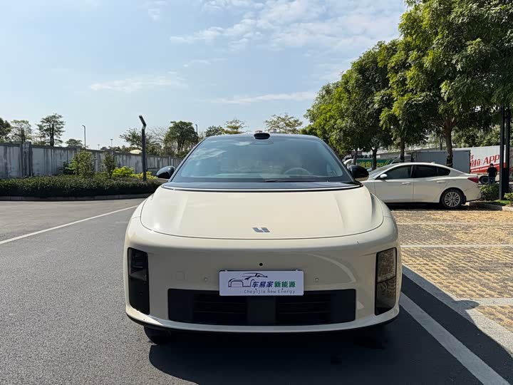 Photo 2 - LiXiang i6