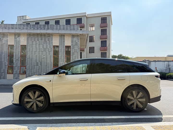 Photo 4 - LiXiang i6