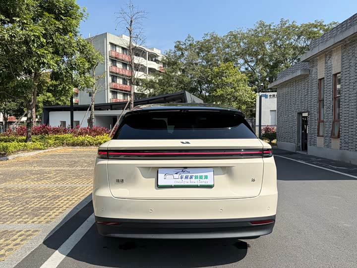 Photo 7 - LiXiang i6