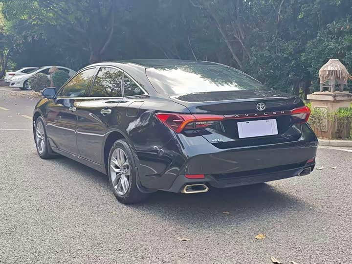 Фото 9 - Toyota Avalon