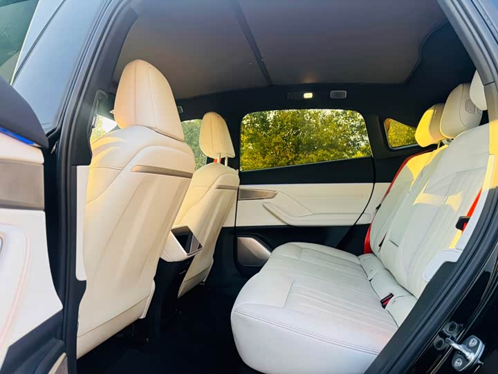 Фото 9 - Nio Onvo L60