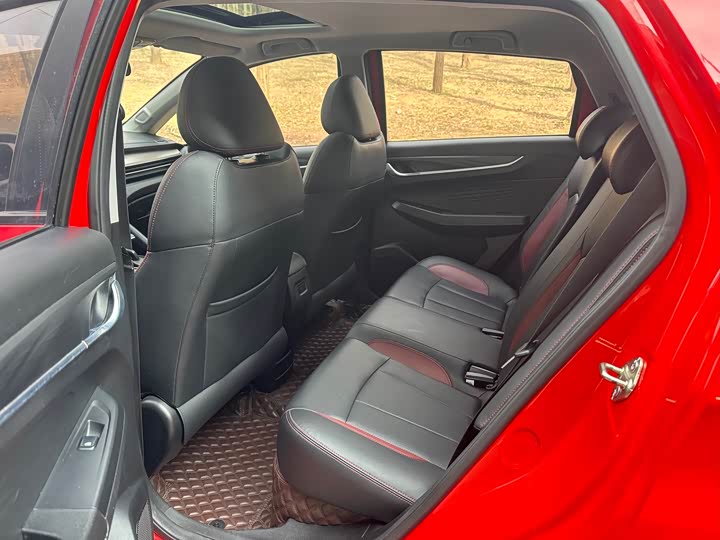 Фото 8 - Geely Vision X3