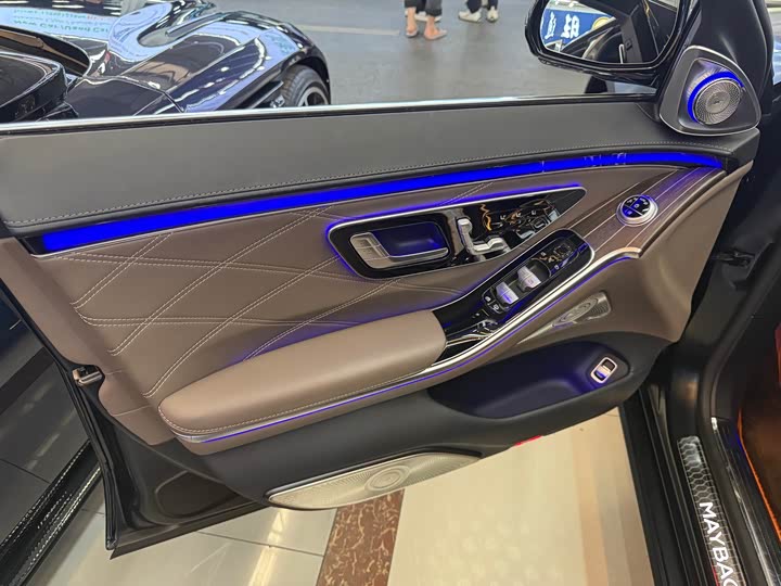 Фото 8 - Mercedes-Benz Maybach S-Class