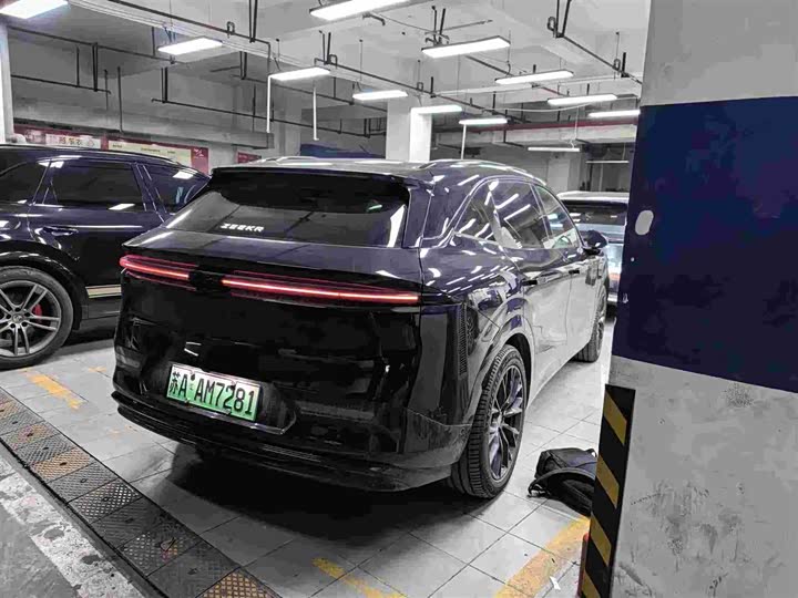 Фото 2 - Zeekr 7X