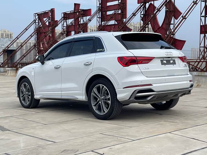 Фото 4 - Audi Q3