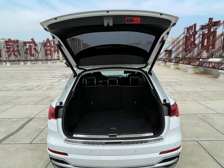 Фото 8 - Audi Q3