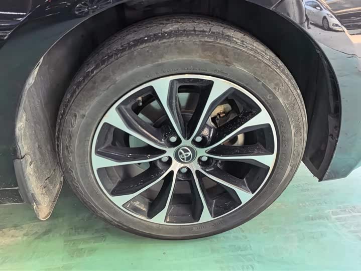 Photo 6 - Toyota Avalon