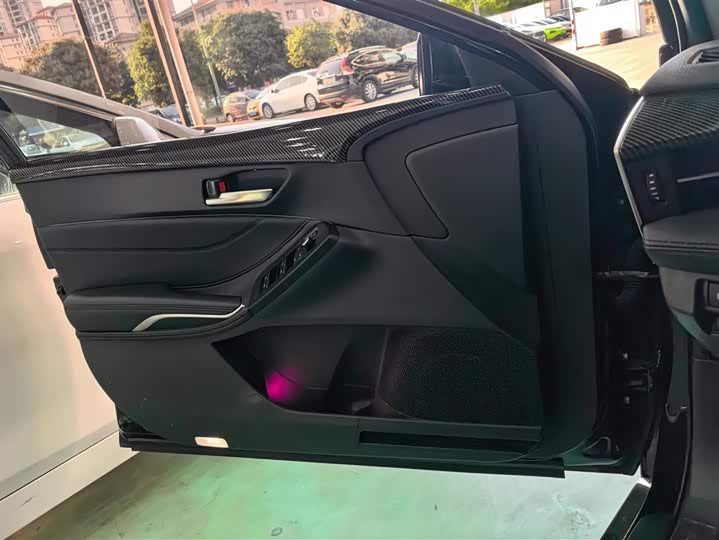 Photo 7 - Toyota Avalon