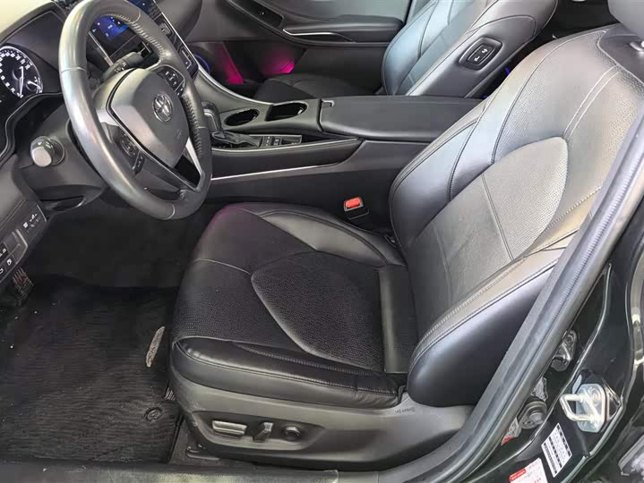 Photo 9 - Toyota Avalon