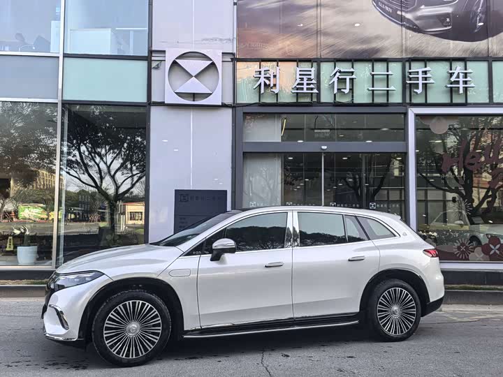 Photo 2 - Mercedes-Benz Maybach EQS SUV