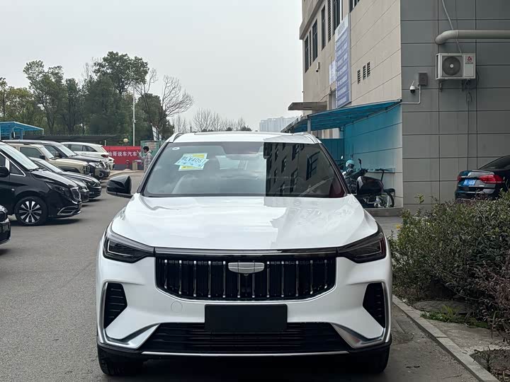 Фото 2 - Geely Atlas