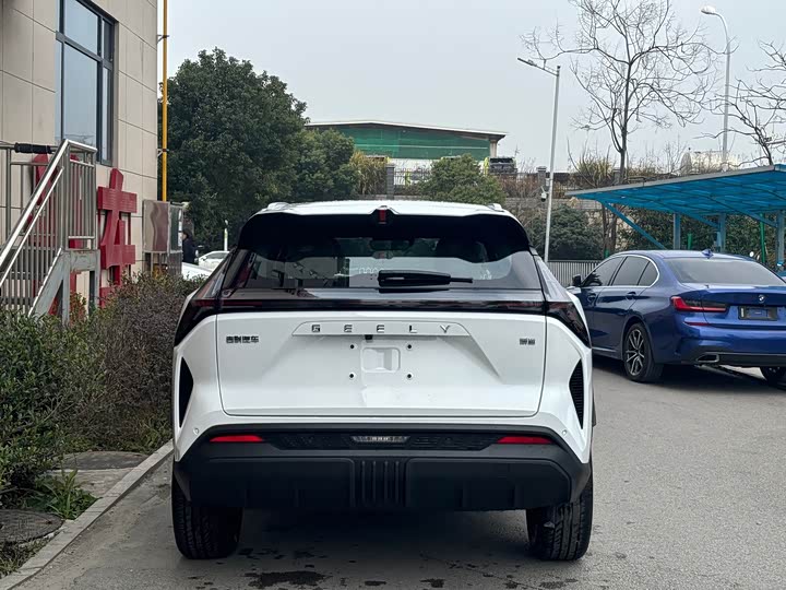 Фото 7 - Geely Atlas