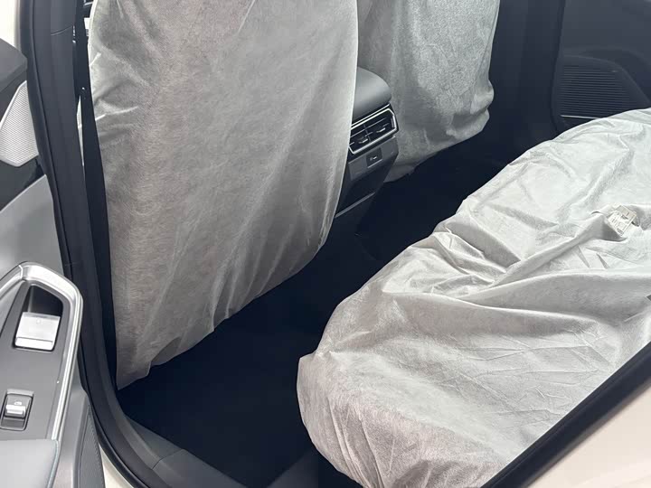 Фото 8 - Geely Atlas