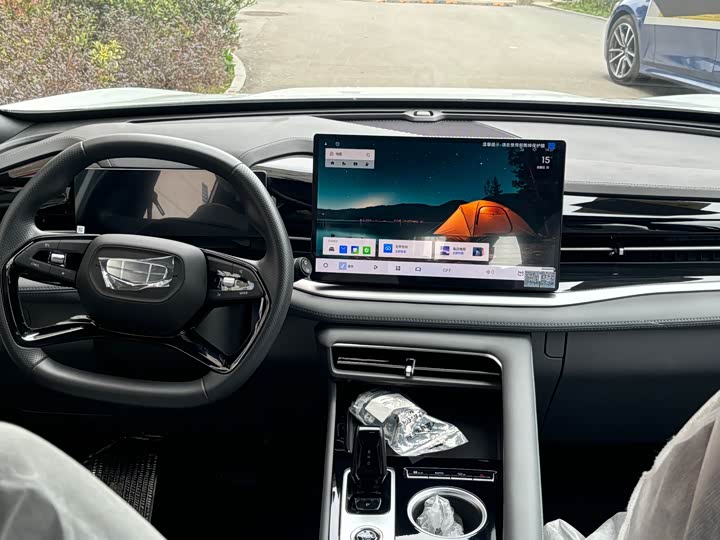 Фото 9 - Geely Atlas