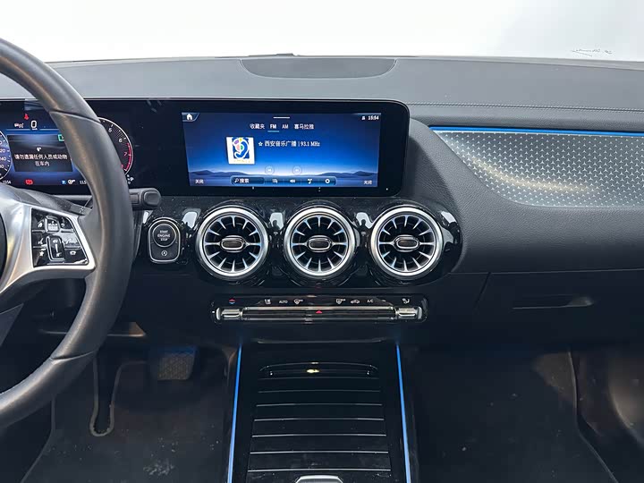 Photo 4 - Mercedes-Benz GLA-Class