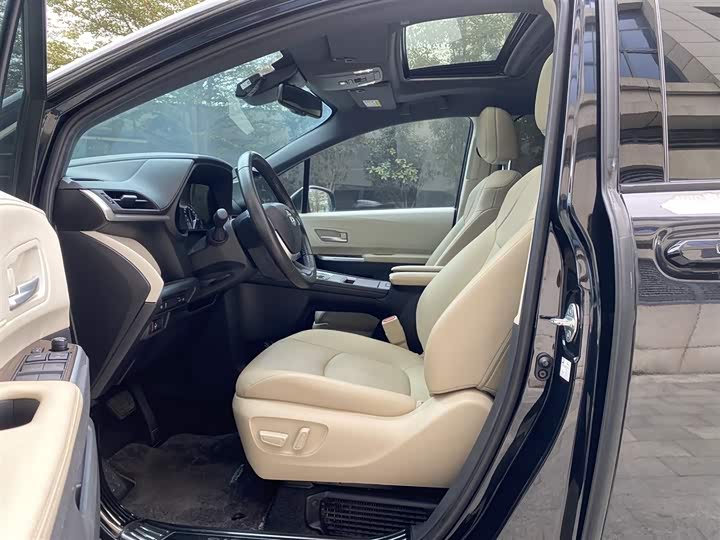 Фото 4 - Toyota Sienna