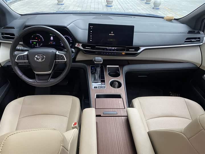 Фото 6 - Toyota Sienna