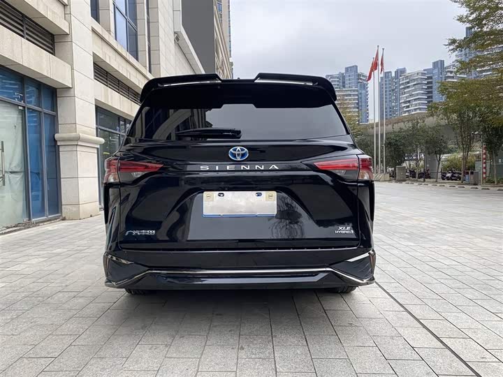 Фото 9 - Toyota Sienna