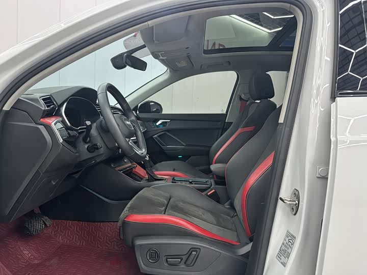 Фото 4 - Audi Q3