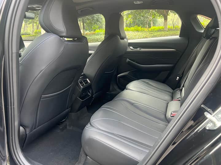 Фото 7 - Geely Preface