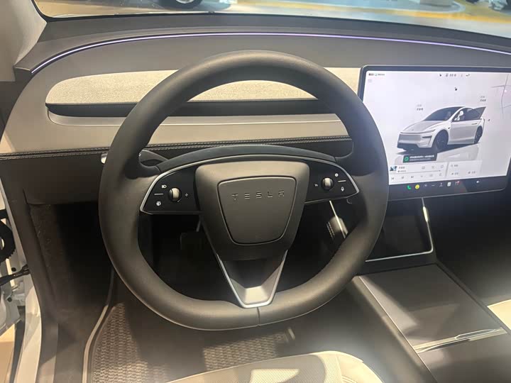 Photo 4 - Tesla Model Y