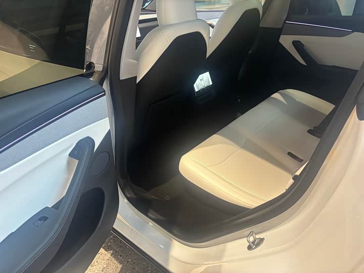 Photo 5 - Tesla Model Y