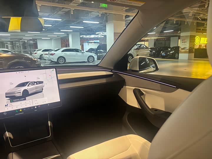 Photo 7 - Tesla Model Y
